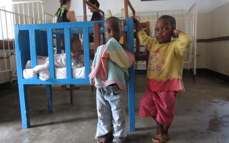 Orphans at local orphangeWaisen im oertlichen Waisenhaus