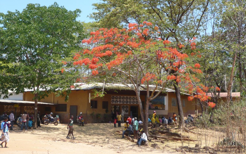 The entrance of Mbesa Mission Hospital in the Tunduru District, in southern Tanzania.Eingang des Mbesa Missions Hospitals im Tunduru Distrikt, im Sueden Tansanias